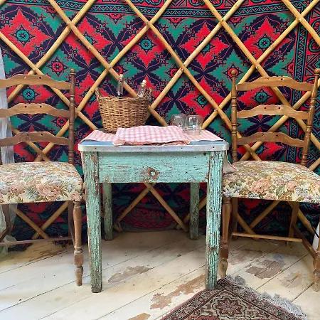 Luxusní stan Romantic Yurt In Nature Reserve With Jacuzzi